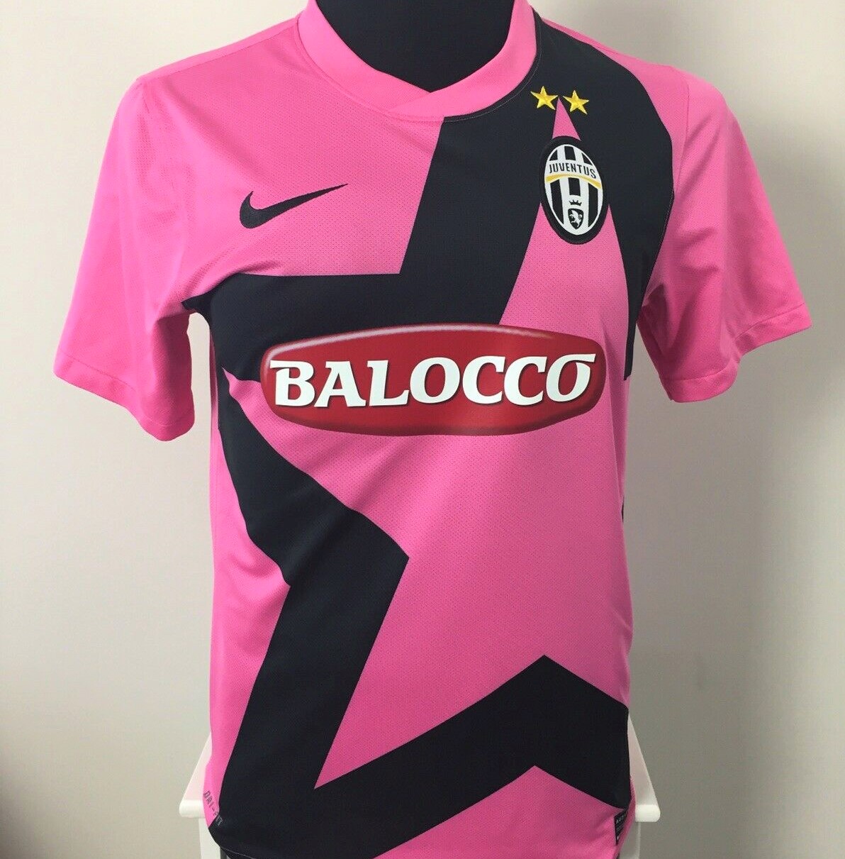 vraag naar Vlucht Het beste Juventus 2011/12 Pink Away Shirt – Premier Retros