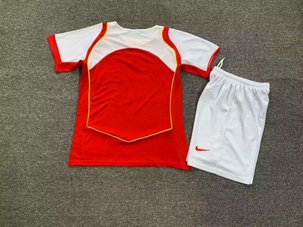 Arsenal 2004-05 Home Kids Kit - Image 4