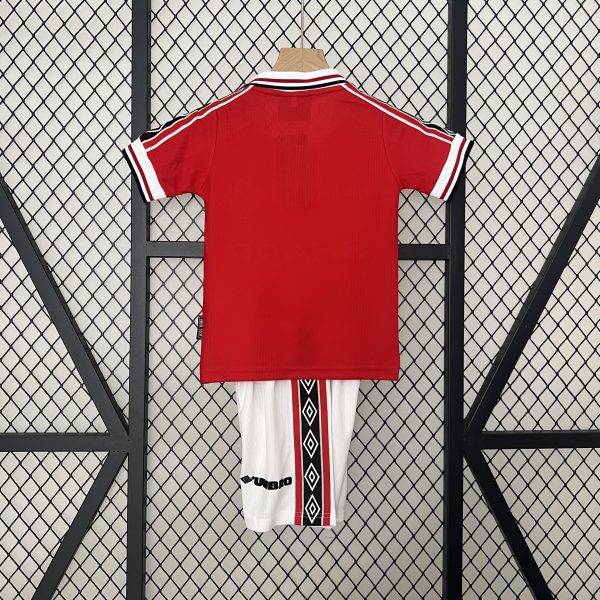 Manchester United 1998-99 Home Kids Kit - Image 4