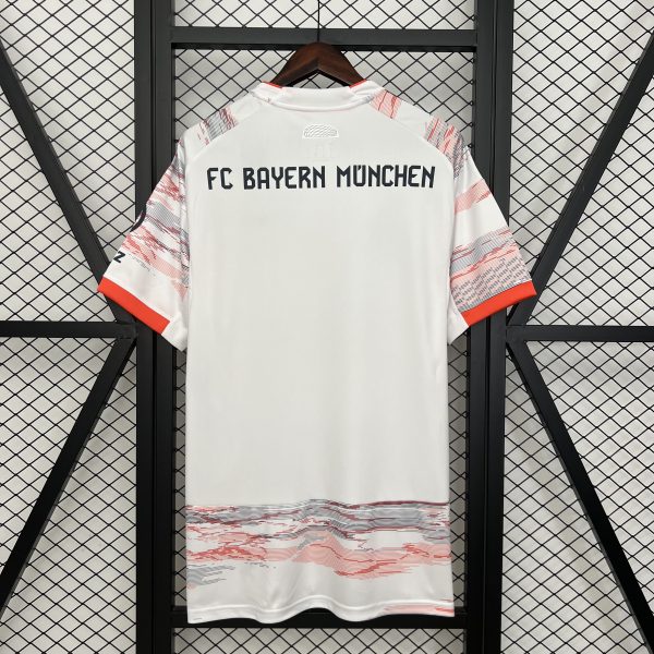 Bayern Munich 2025-26 Away Shirt - Image 3