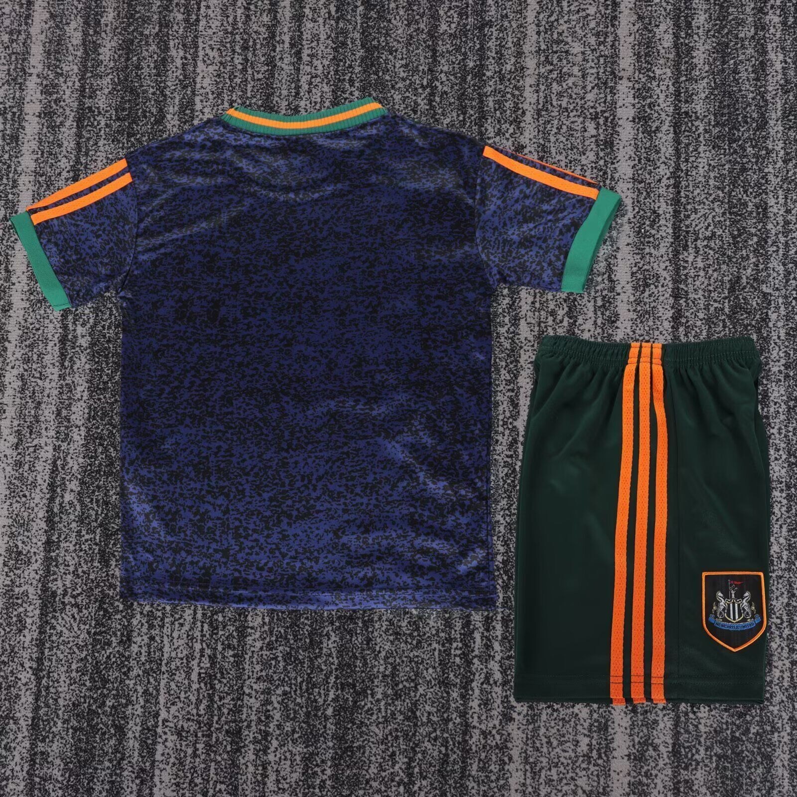 Newcastle United 1997-98 Away Kids Kit - Image 4