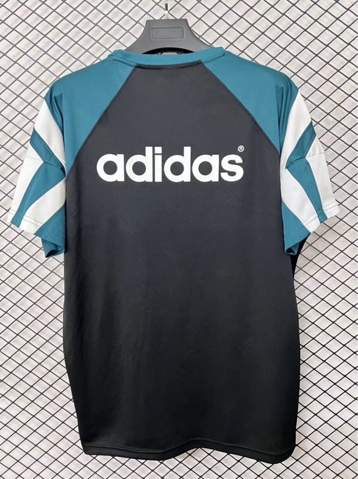 Liverpool 1995-96 Adidas T-Shirt - Image 3